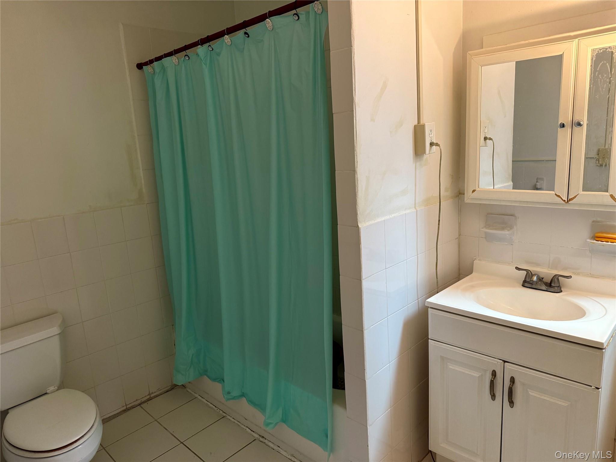 Single Family Melville  Bronx, NY 10460, MLS-991502-4
