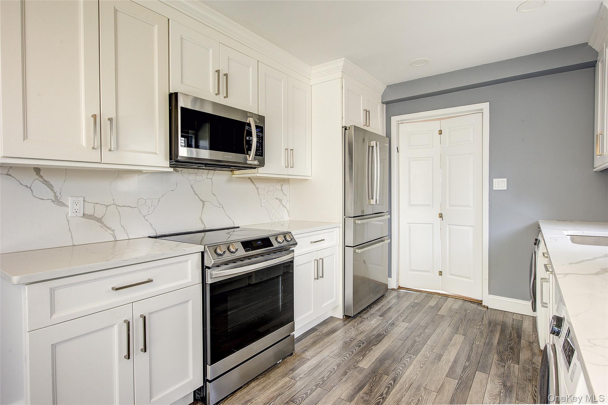 Single Family 171st Street Queens, NY 11366, MLS-991579-17