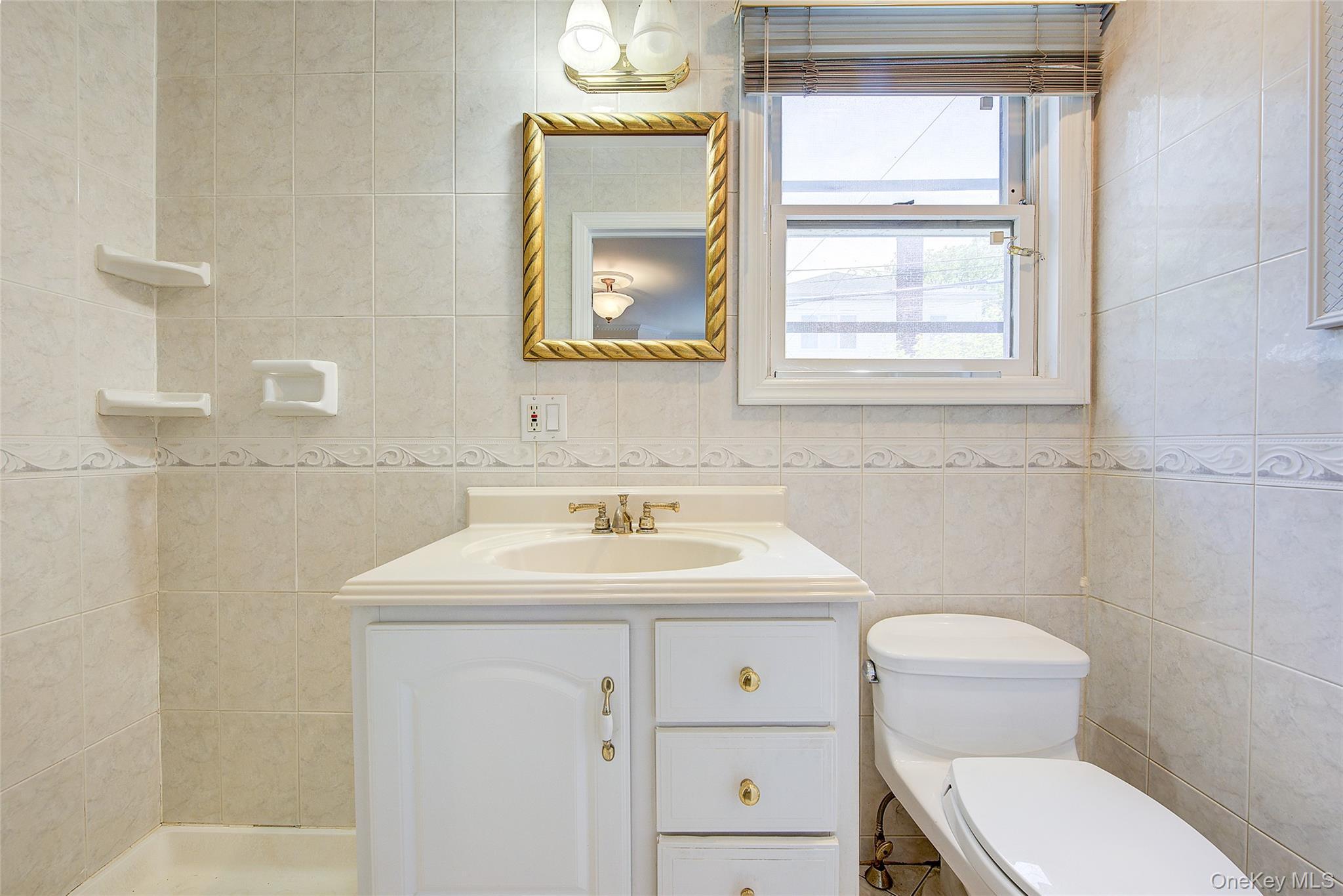 Single Family 171st Street Queens, NY 11366, MLS-991579-21