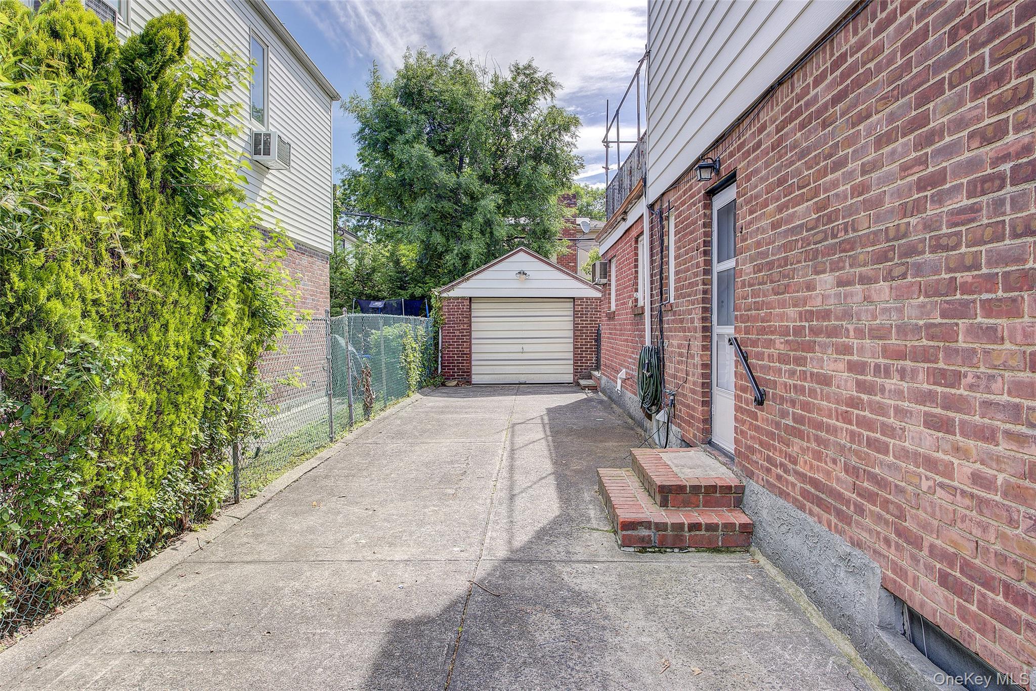 Single Family 171st Street Queens, NY 11366, MLS-991579-3