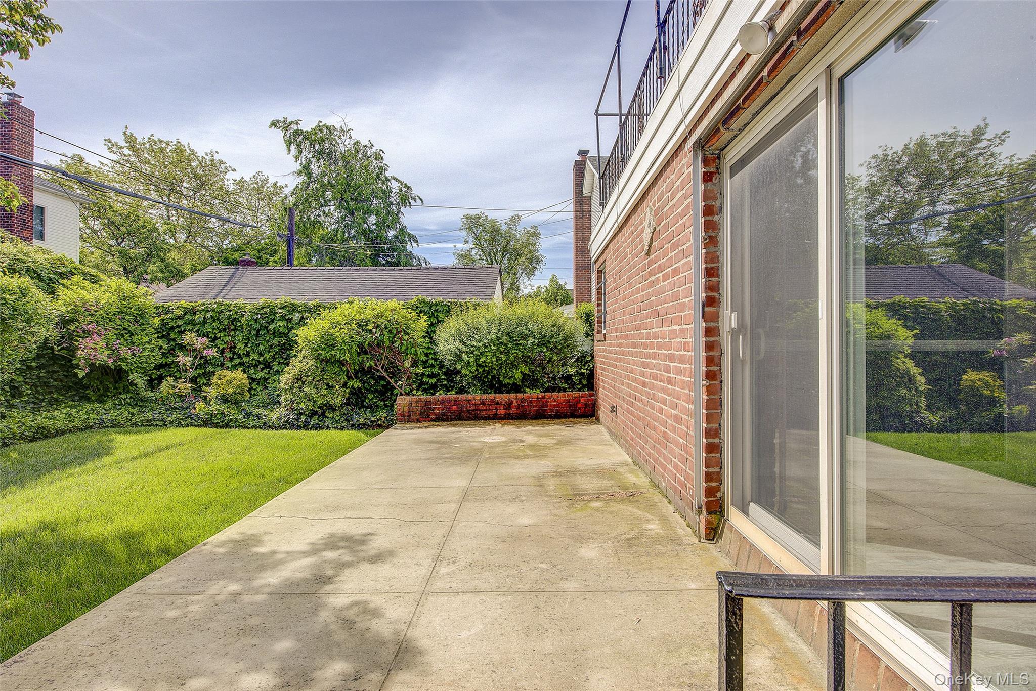 Single Family 171st Street Queens, NY 11366, MLS-991579-4