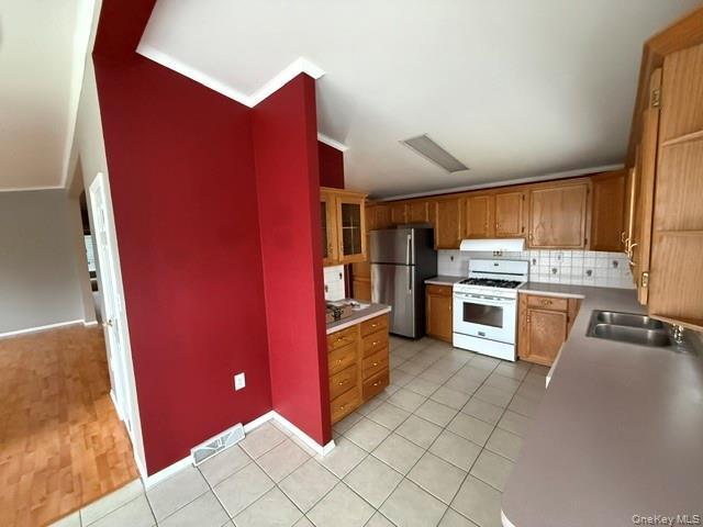 Single Family Delray Circle Dutchess County, NY 12603, MLS-991634-3