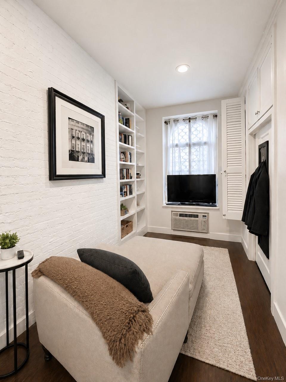 Coop W 46th Street  Manhattan, NY 10036, MLS-991680-4