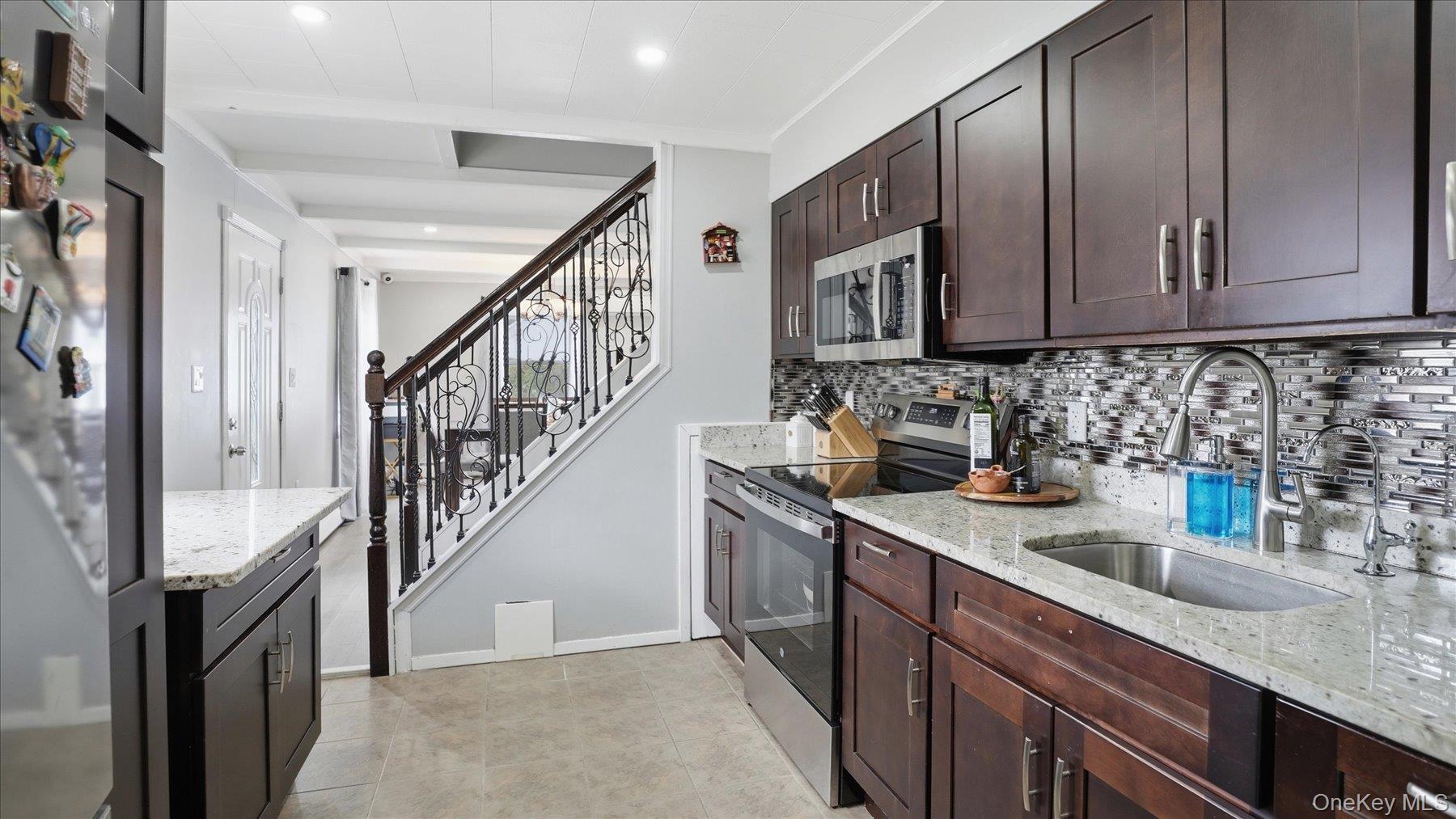 Single Family Peachtree  Nassau County, NY 11756, MLS-991688-15