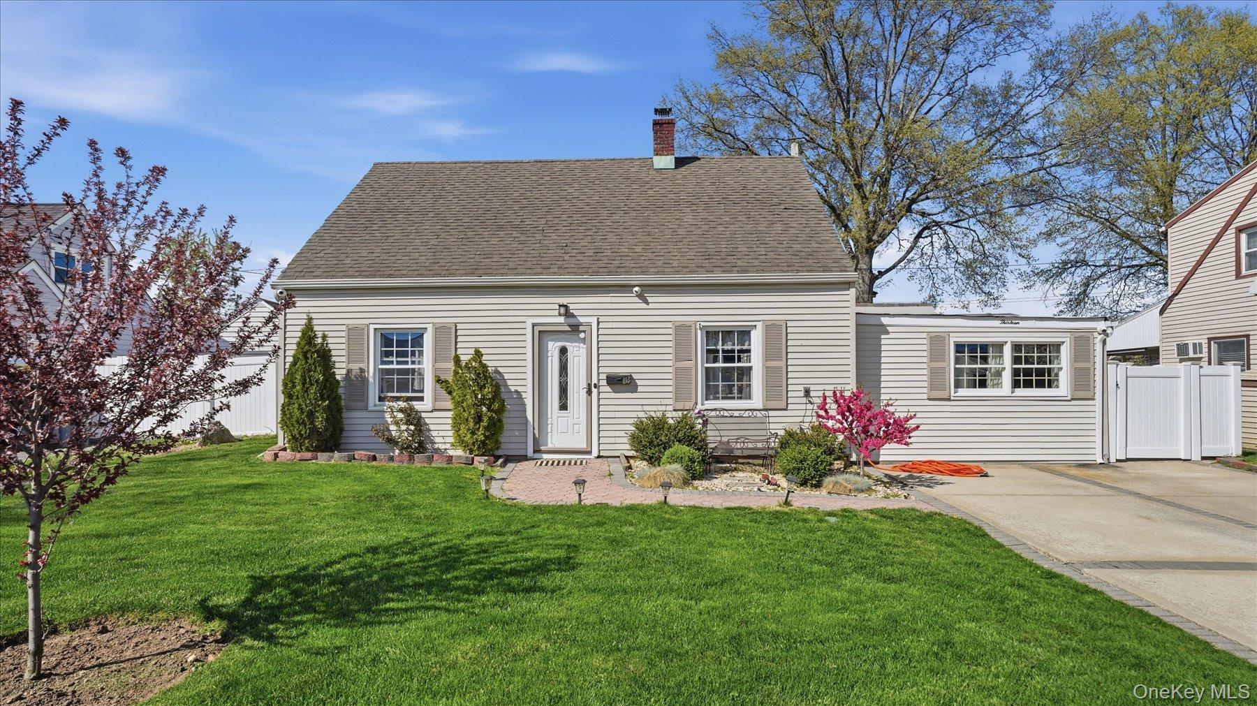 Single Family Peachtree  Nassau County, NY 11756, MLS-991688-6