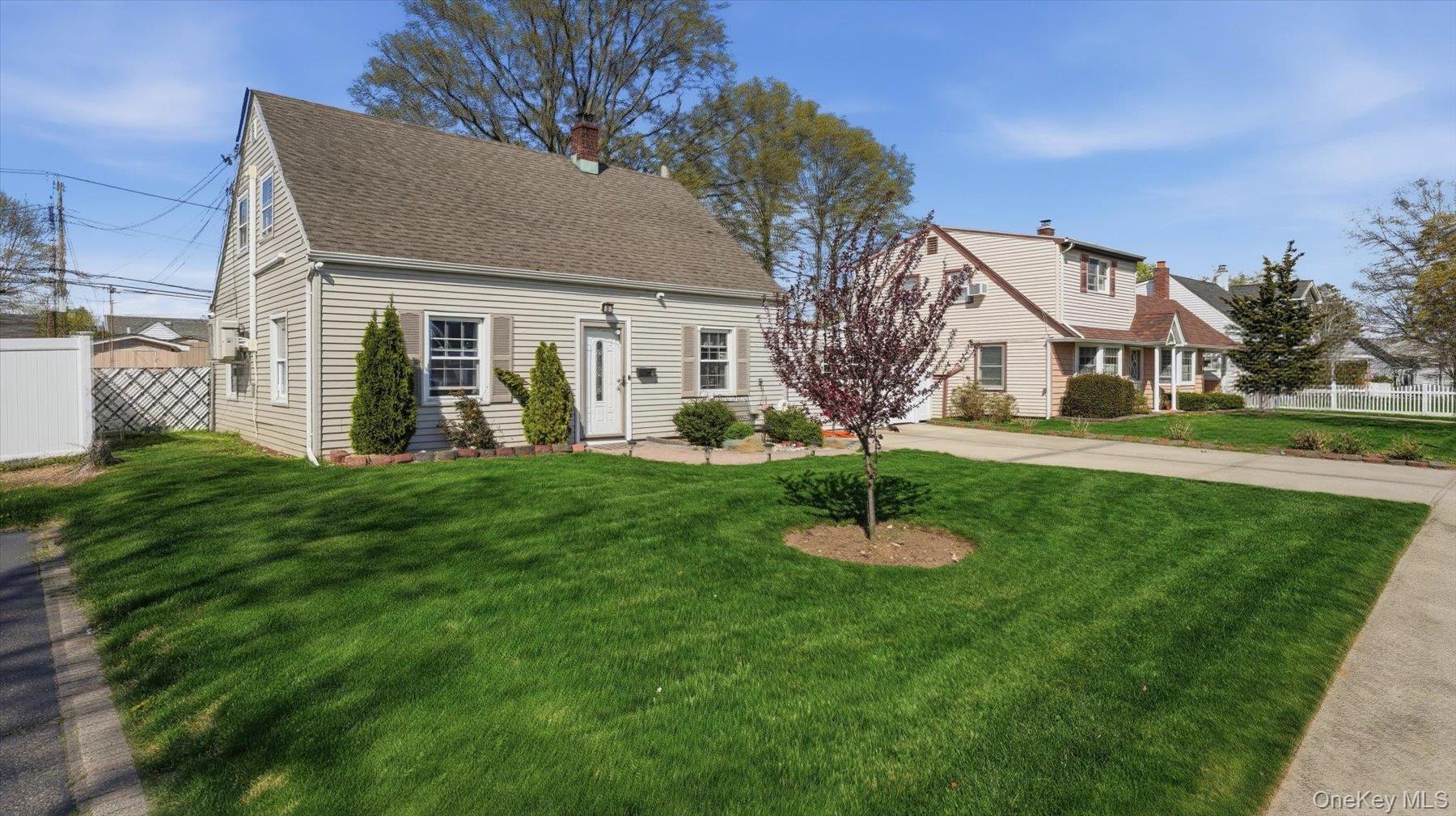 Single Family Peachtree  Nassau County, NY 11756, MLS-991688-8