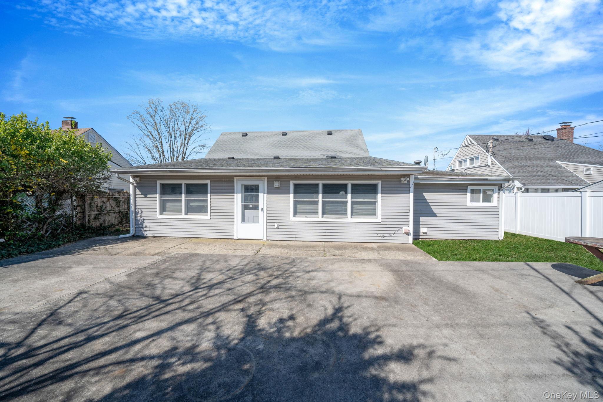 Single Family Cobalt  Nassau County, NY 11590, MLS-991689-23
