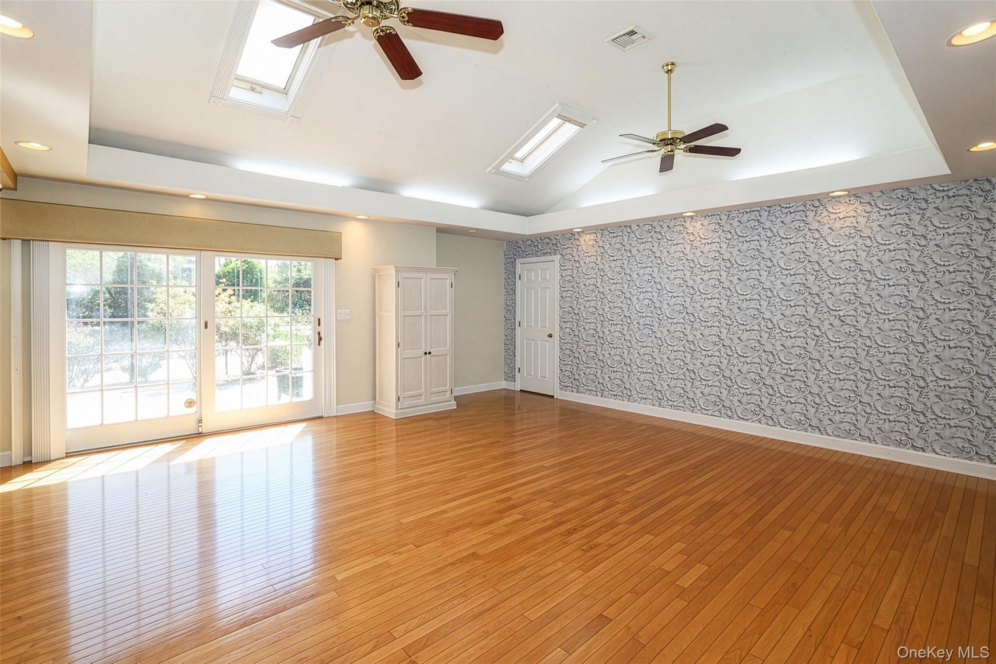 Single Family Ridgefield  Suffolk County, NY 11788, MLS-991705-9