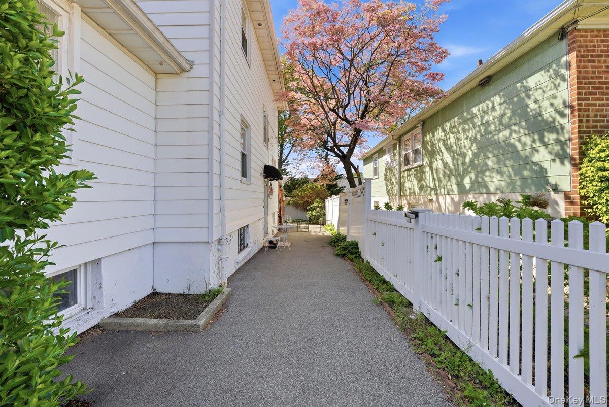 Single Family Byron  Westchester County, NY 10704, MLS-991710-5