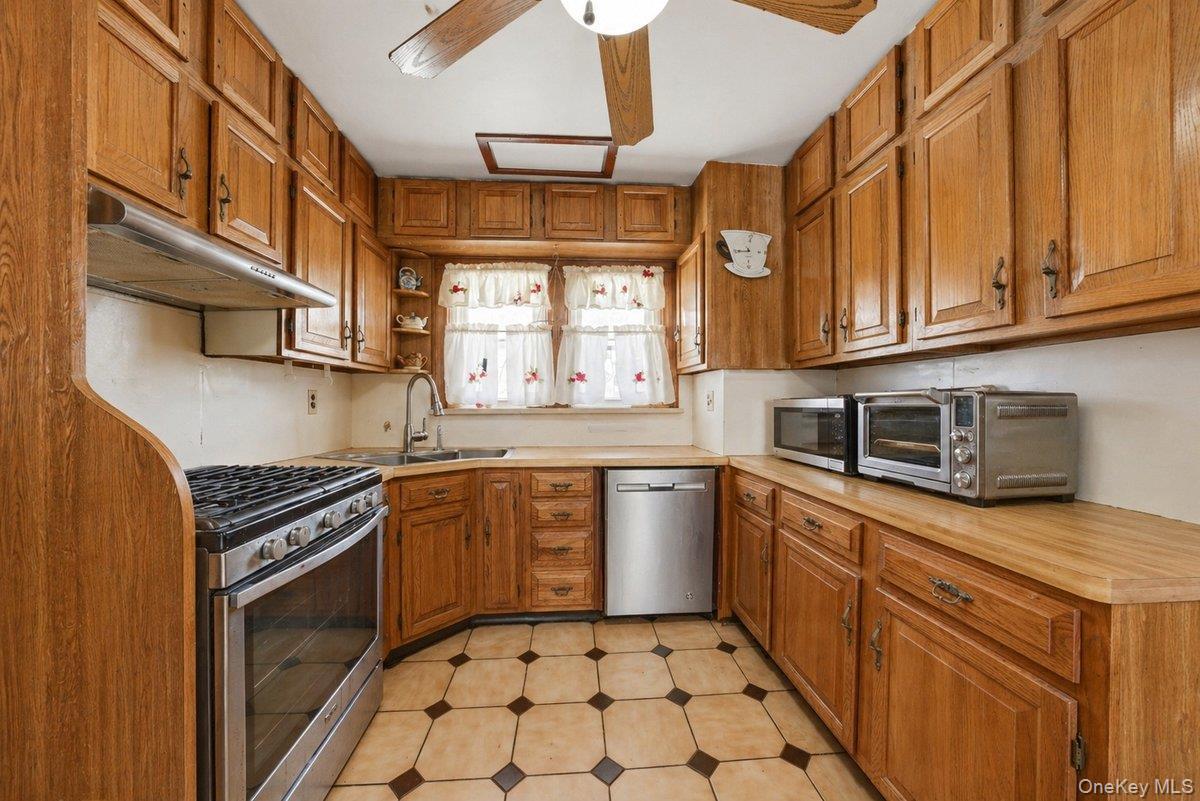 Single Family Byron  Westchester County, NY 10704, MLS-991710-6