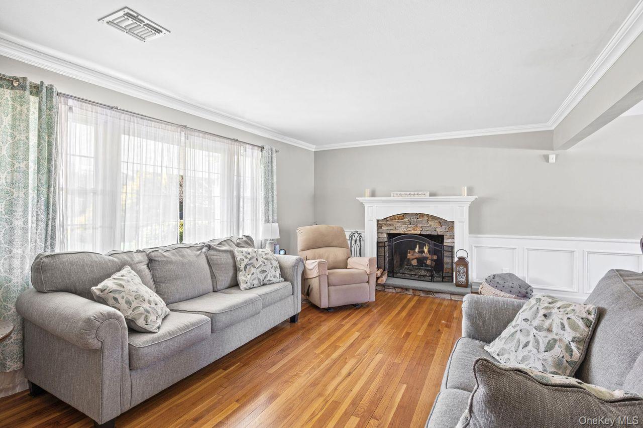 Single Family Autumn  Suffolk County, NY 11788, MLS-991714-11