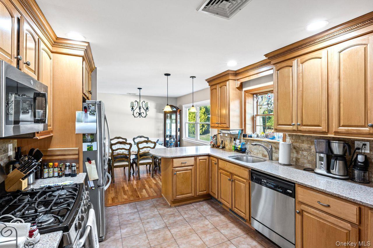 Single Family Autumn  Suffolk County, NY 11788, MLS-991714-6