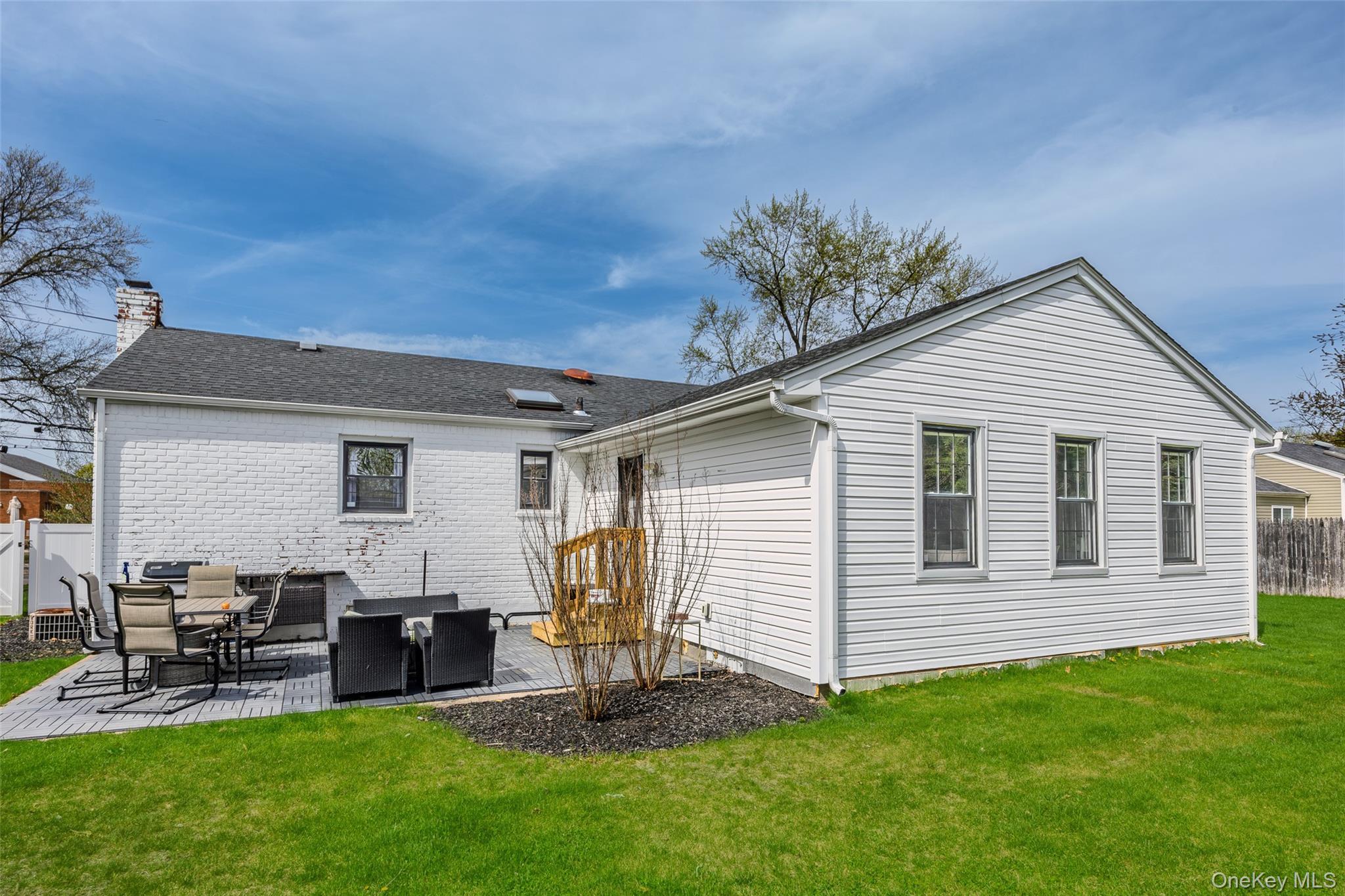 Single Family Clay Pitts  Suffolk County, NY 11740, MLS-991785-28