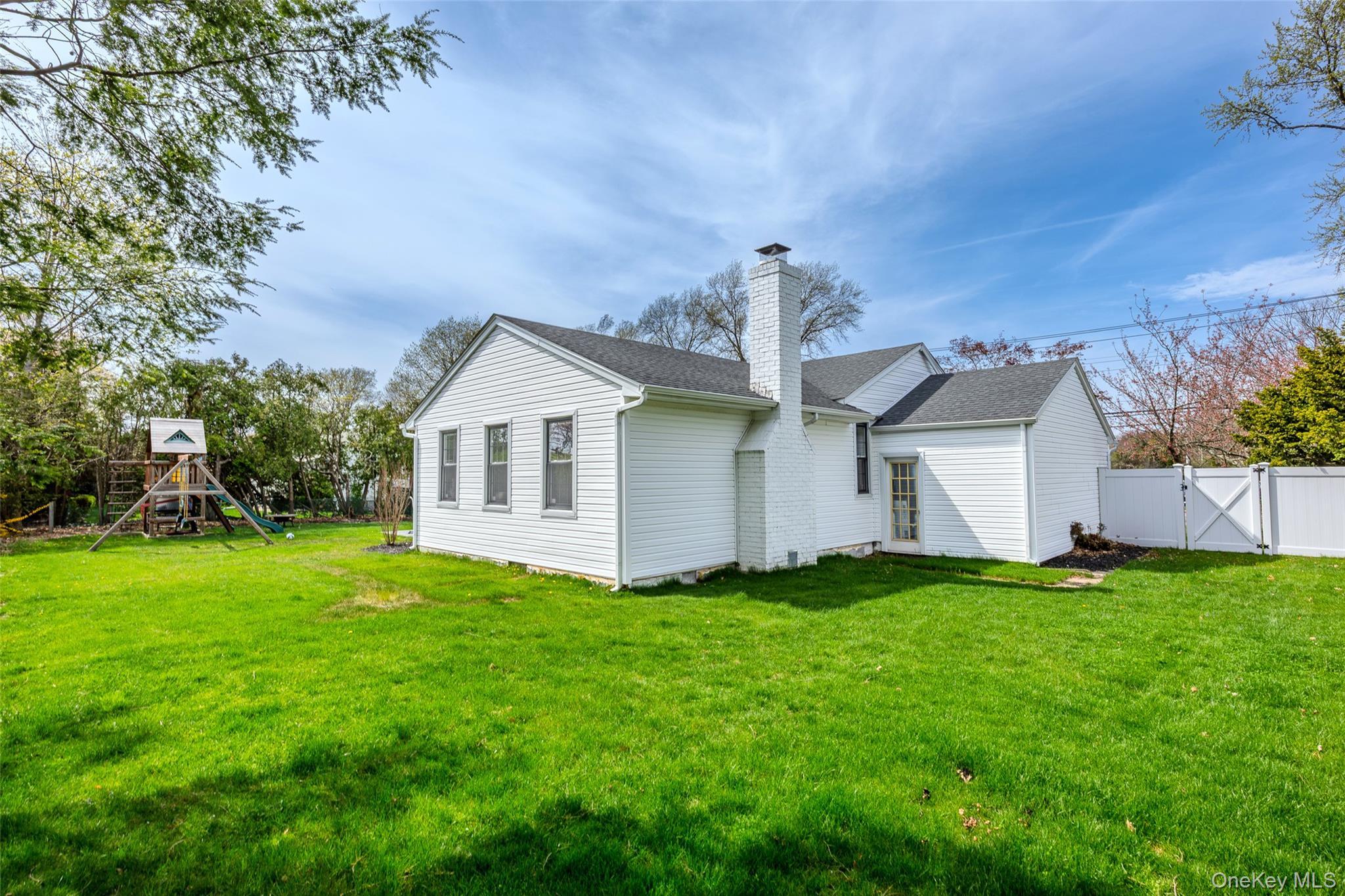 Single Family Clay Pitts  Suffolk County, NY 11740, MLS-991785-31