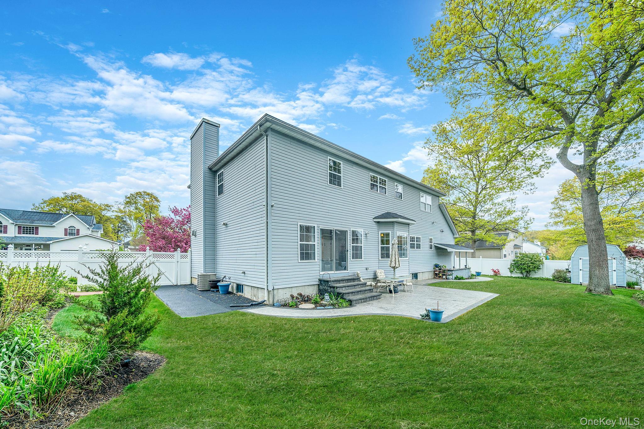 Single Family Elm  Suffolk County, NY 11727, MLS-991786-37