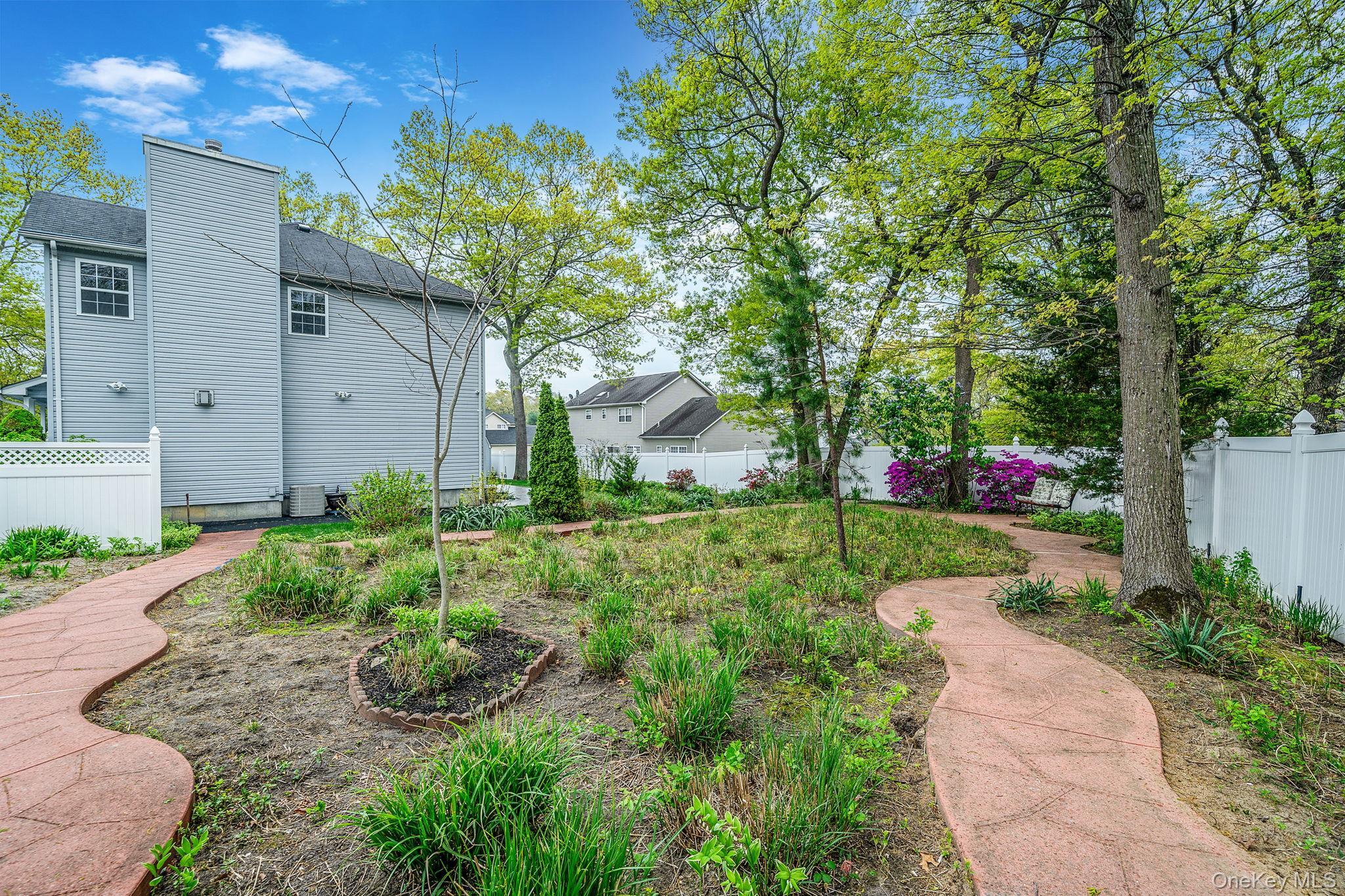 Single Family Elm  Suffolk County, NY 11727, MLS-991786-38