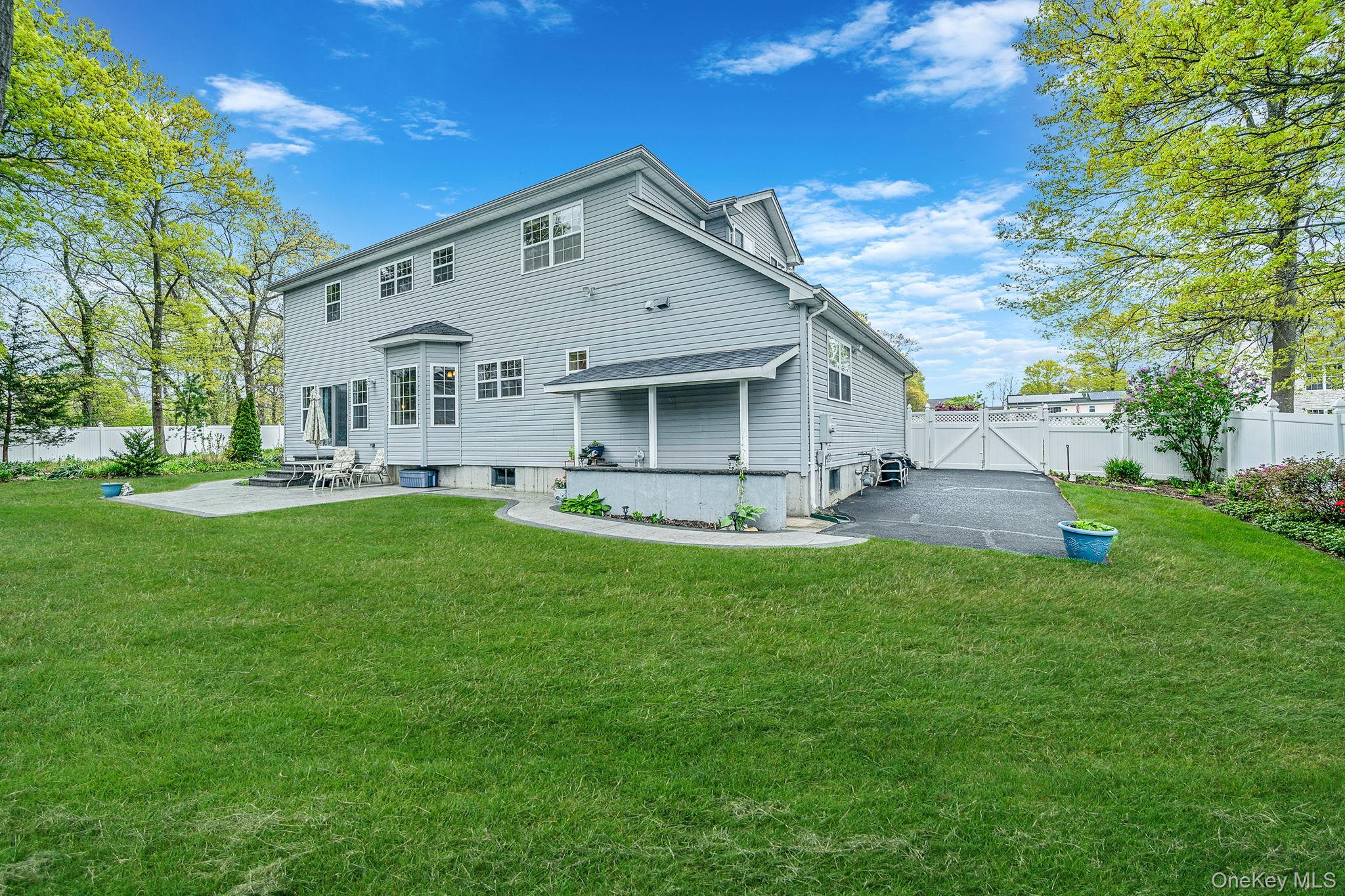 Single Family Elm  Suffolk County, NY 11727, MLS-991786-41