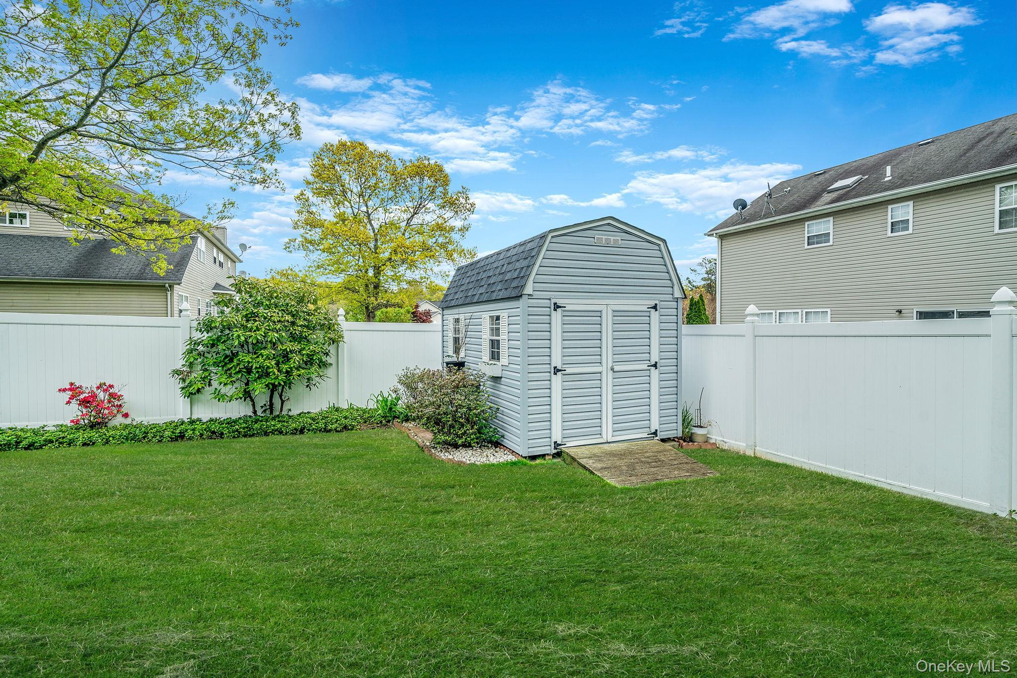Single Family Elm  Suffolk County, NY 11727, MLS-991786-42