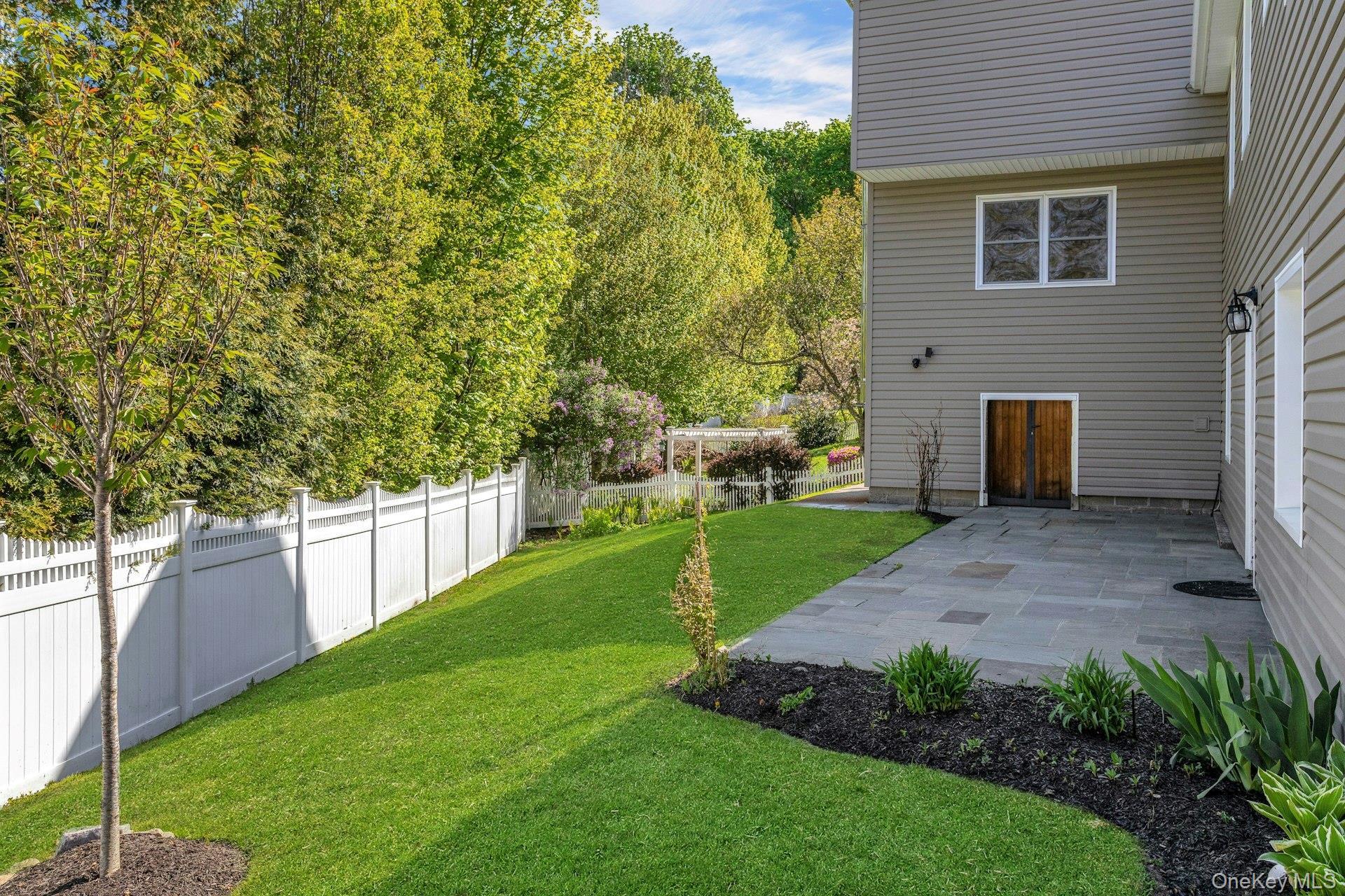 Single Family Woodland  Westchester County, NY 10507, MLS-991945-2