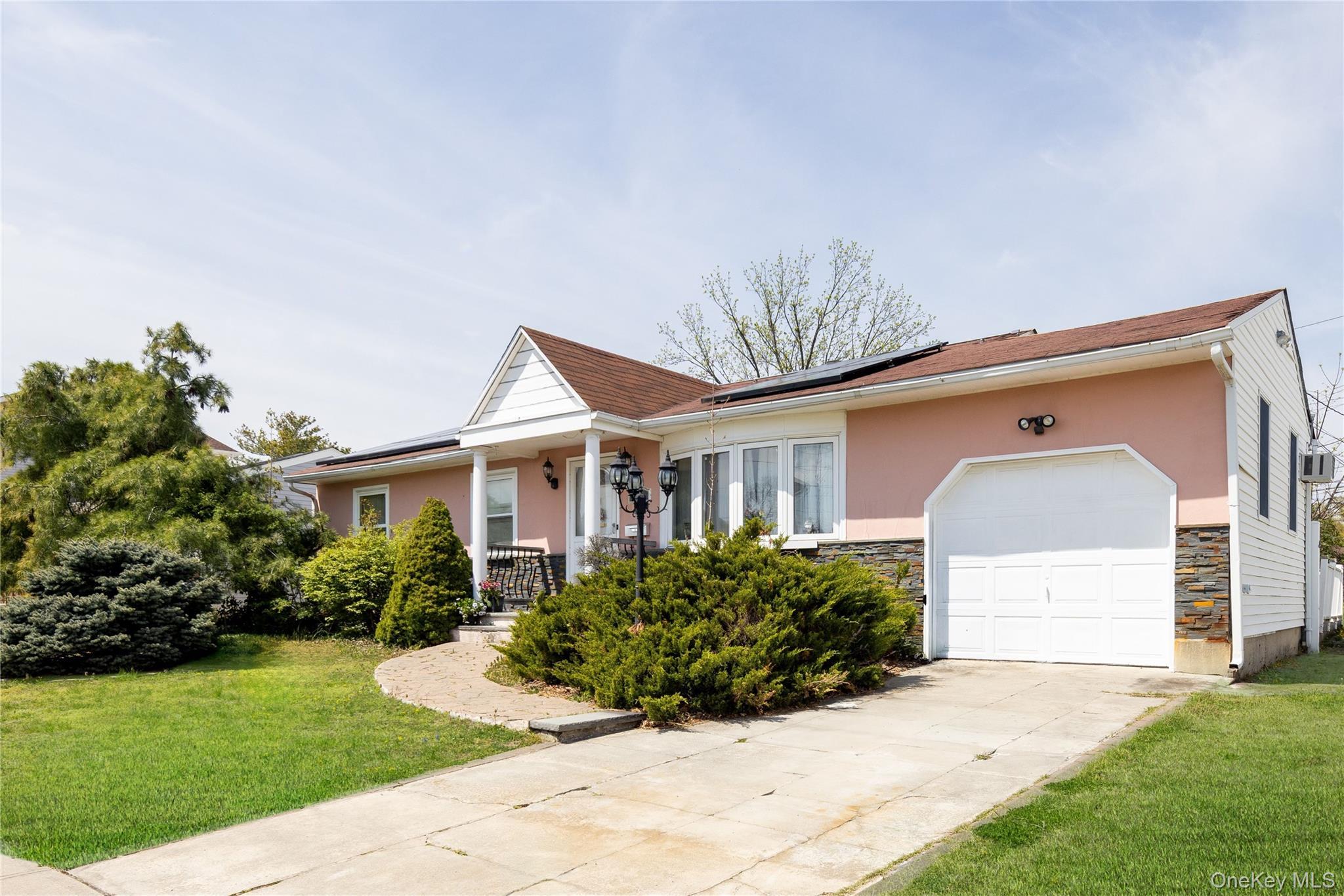 Single Family 14th Nassau County, NY 11801, MLS-991946-2
