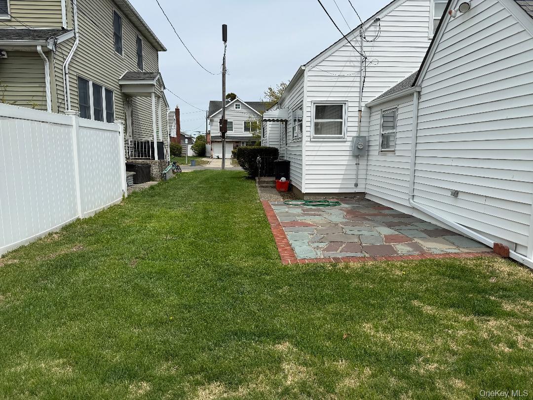 Single Family Colonade  Nassau County, NY 11552, MLS-991957-2