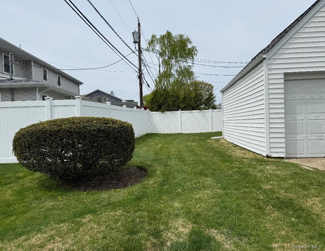 Single Family Colonade  Nassau County, NY 11552, MLS-991957-3