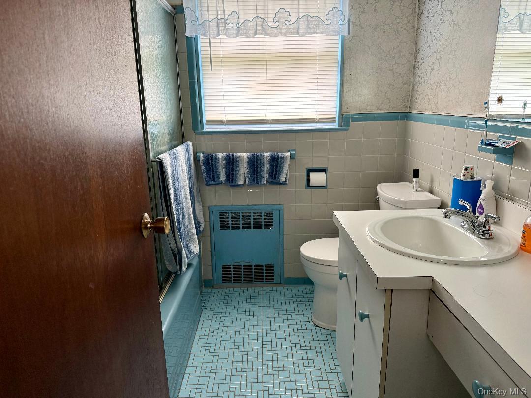 Single Family Colonade  Nassau County, NY 11552, MLS-991957-9