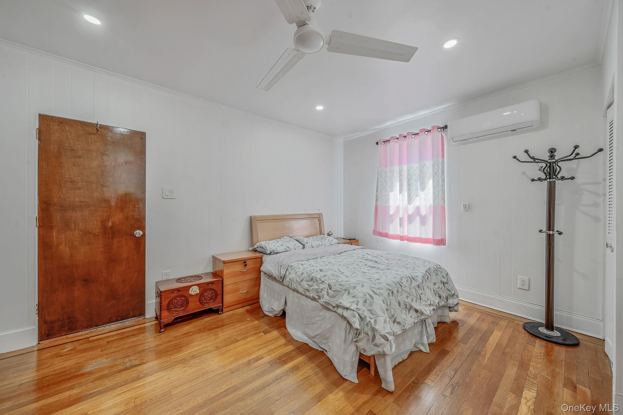 Single Family Hone  Bronx, NY 10461, MLS-991995-11