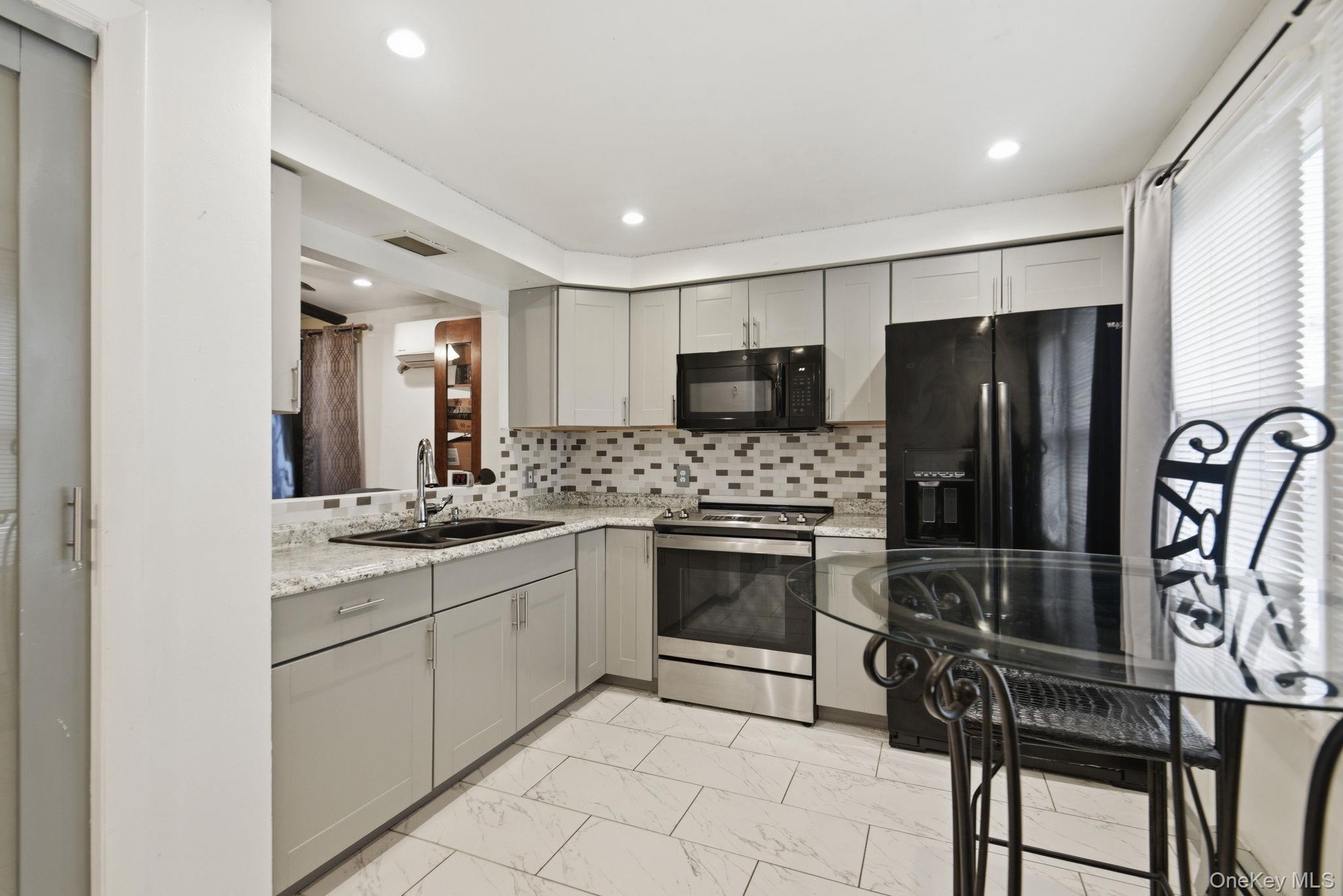 Single Family Harbor Hill Court Dutchess County, NY 12508, MLS-992016-10