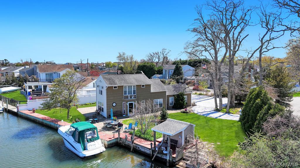 Single Family Featherbed  Suffolk County, NY 11769, MLS-992058-17