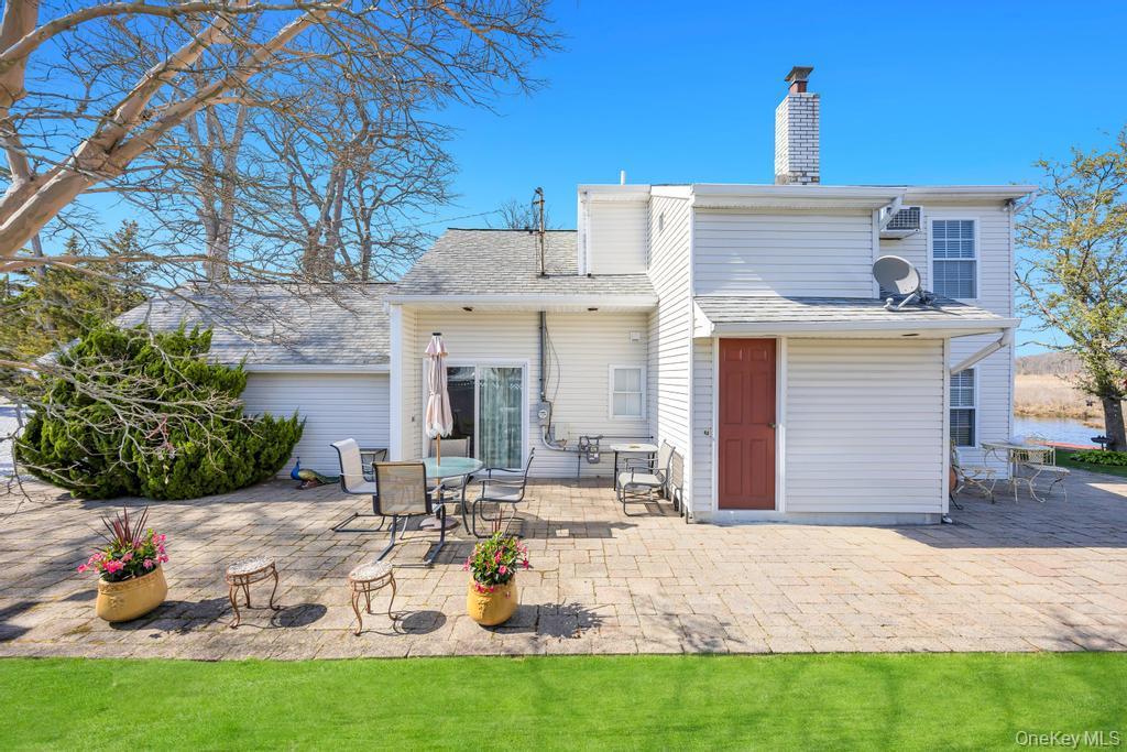 Single Family Featherbed  Suffolk County, NY 11769, MLS-992058-8