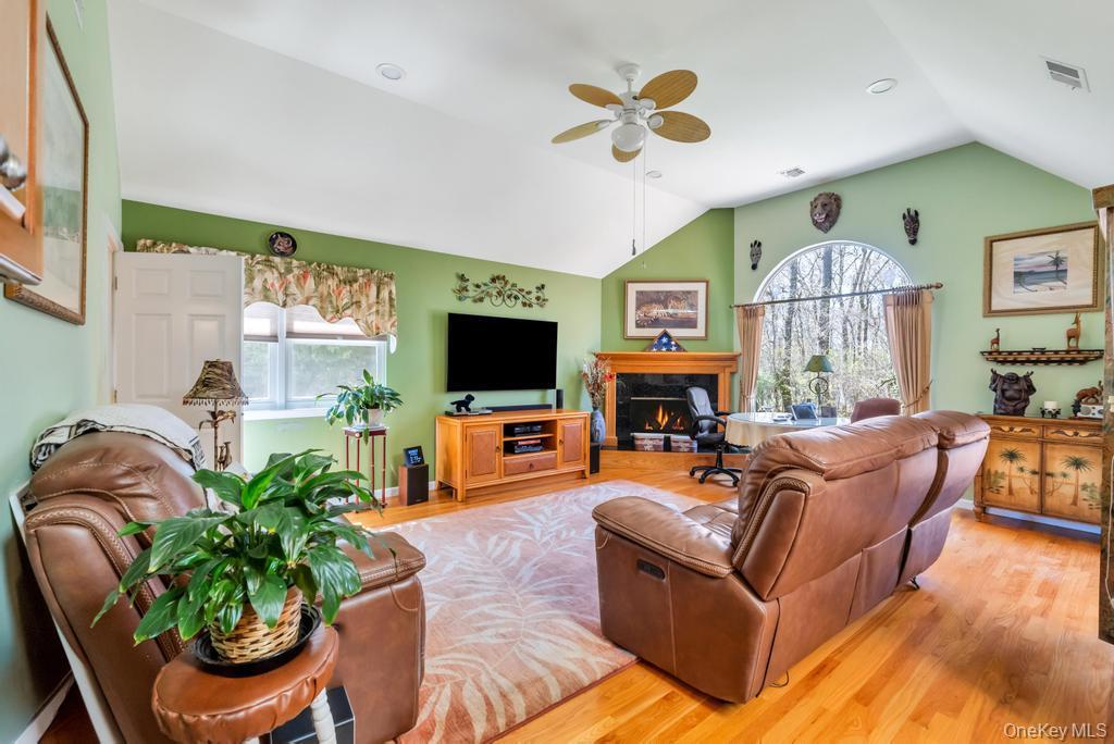Single Family James Hawkins  Suffolk County, NY 11955, MLS-992074-38