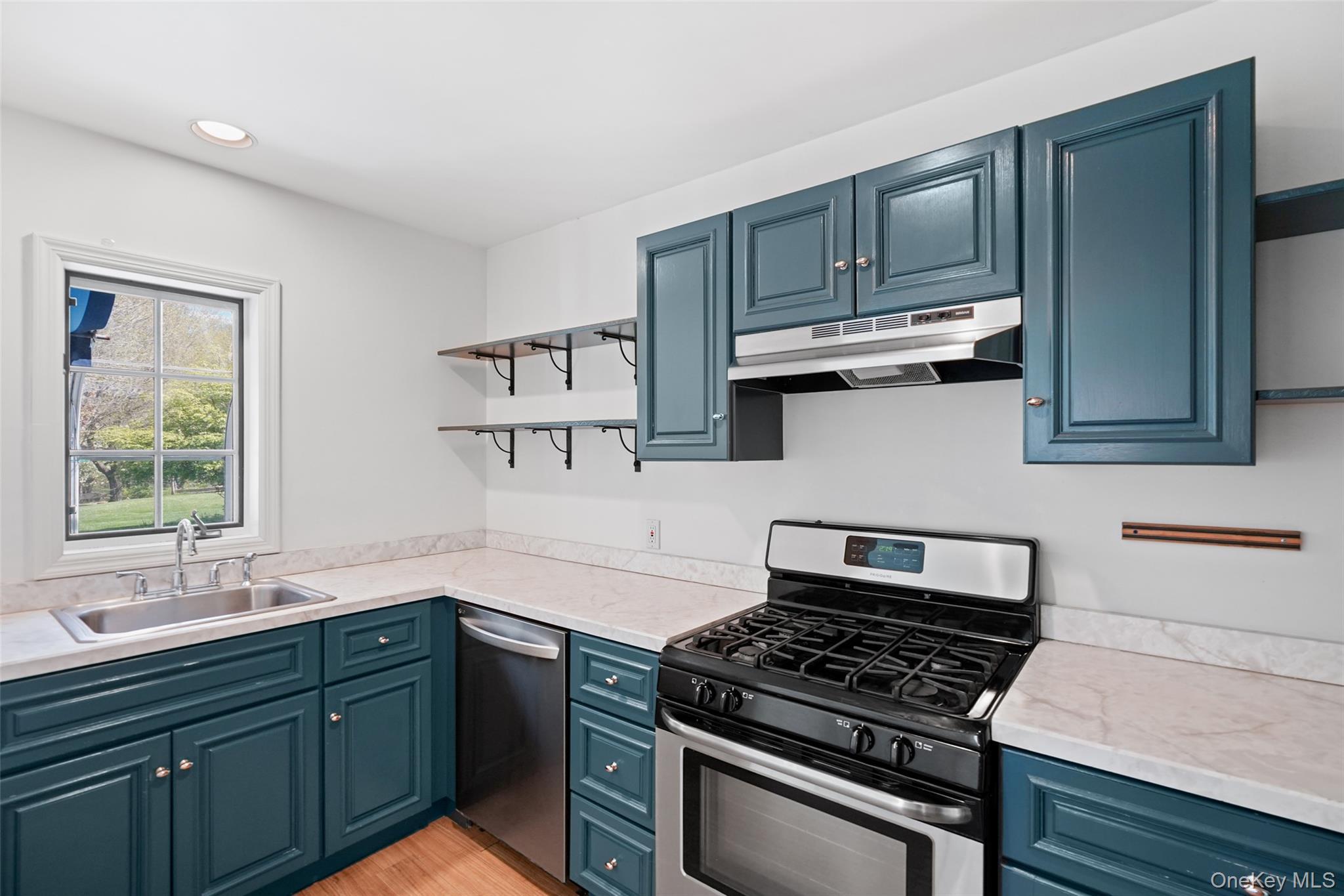 Single Family Mclain Street  Westchester County, NY 10507, MLS-992131-37