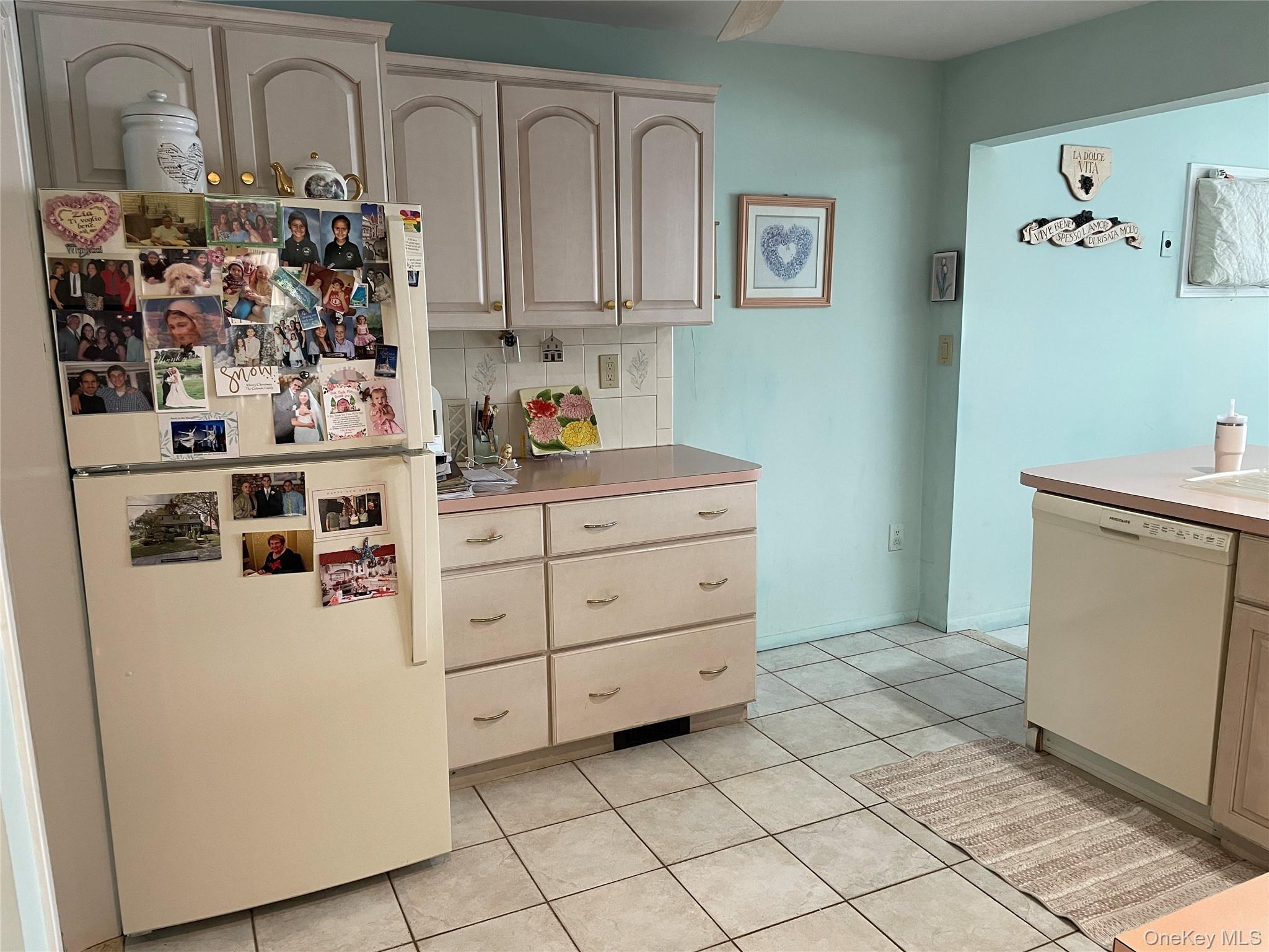 Single Family Grand  Suffolk County, NY 11757, MLS-992179-10