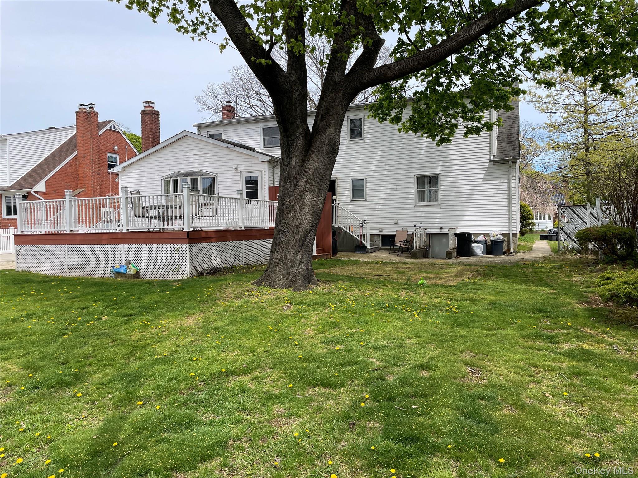 Single Family Grand  Suffolk County, NY 11757, MLS-992179-2