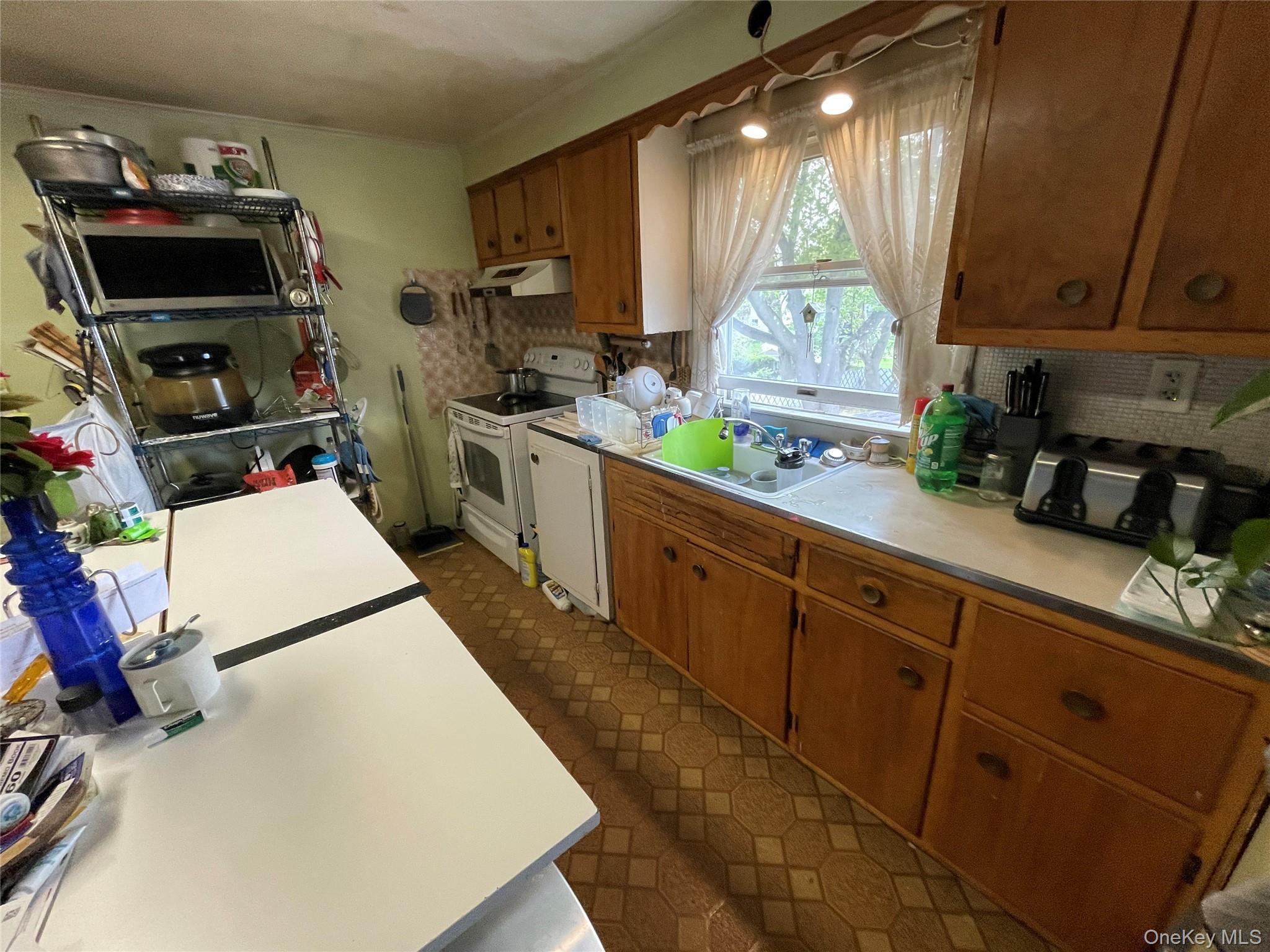 Single Family Grand  Suffolk County, NY 11757, MLS-992179-21