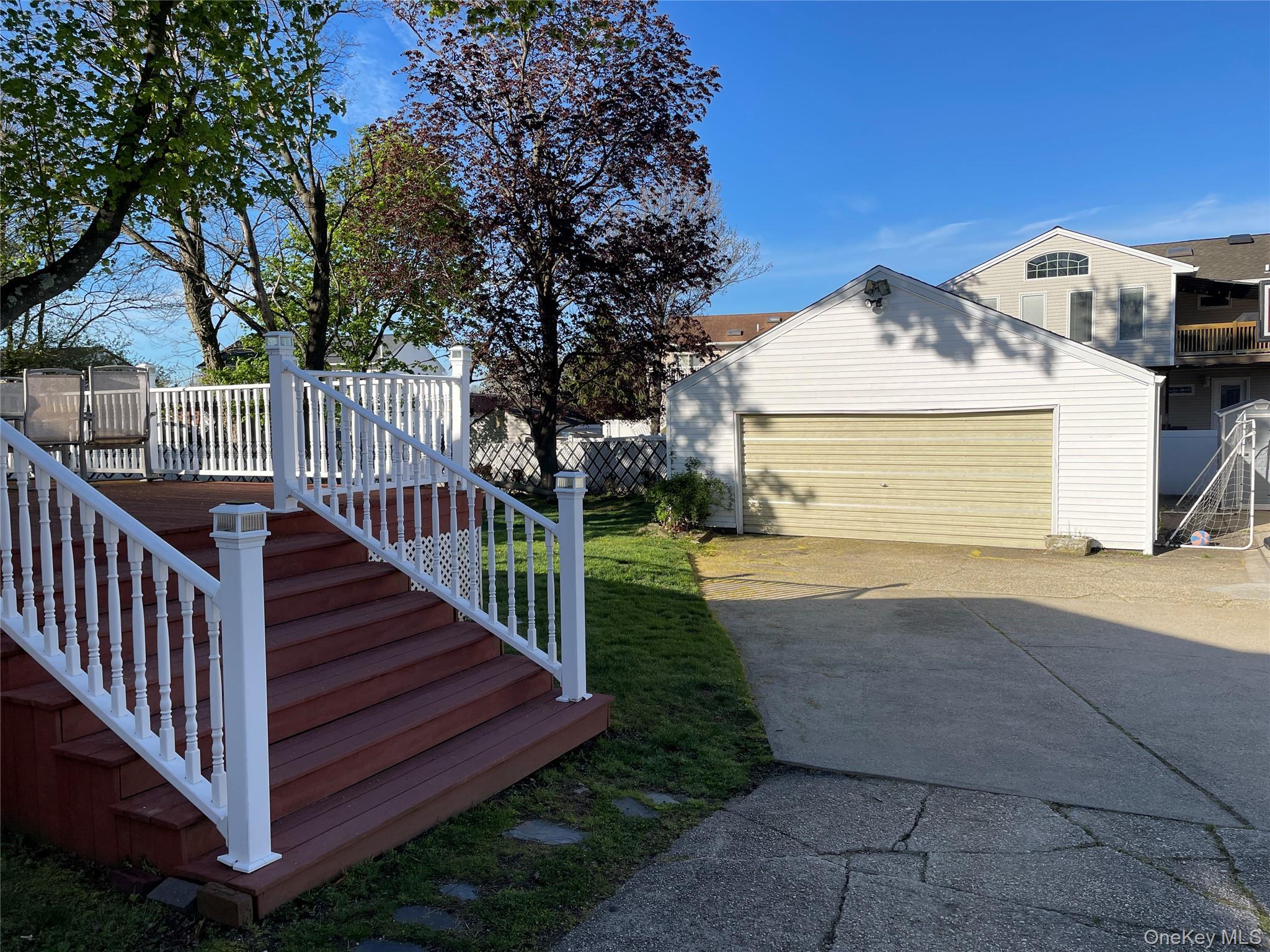 Single Family Grand  Suffolk County, NY 11757, MLS-992179-31
