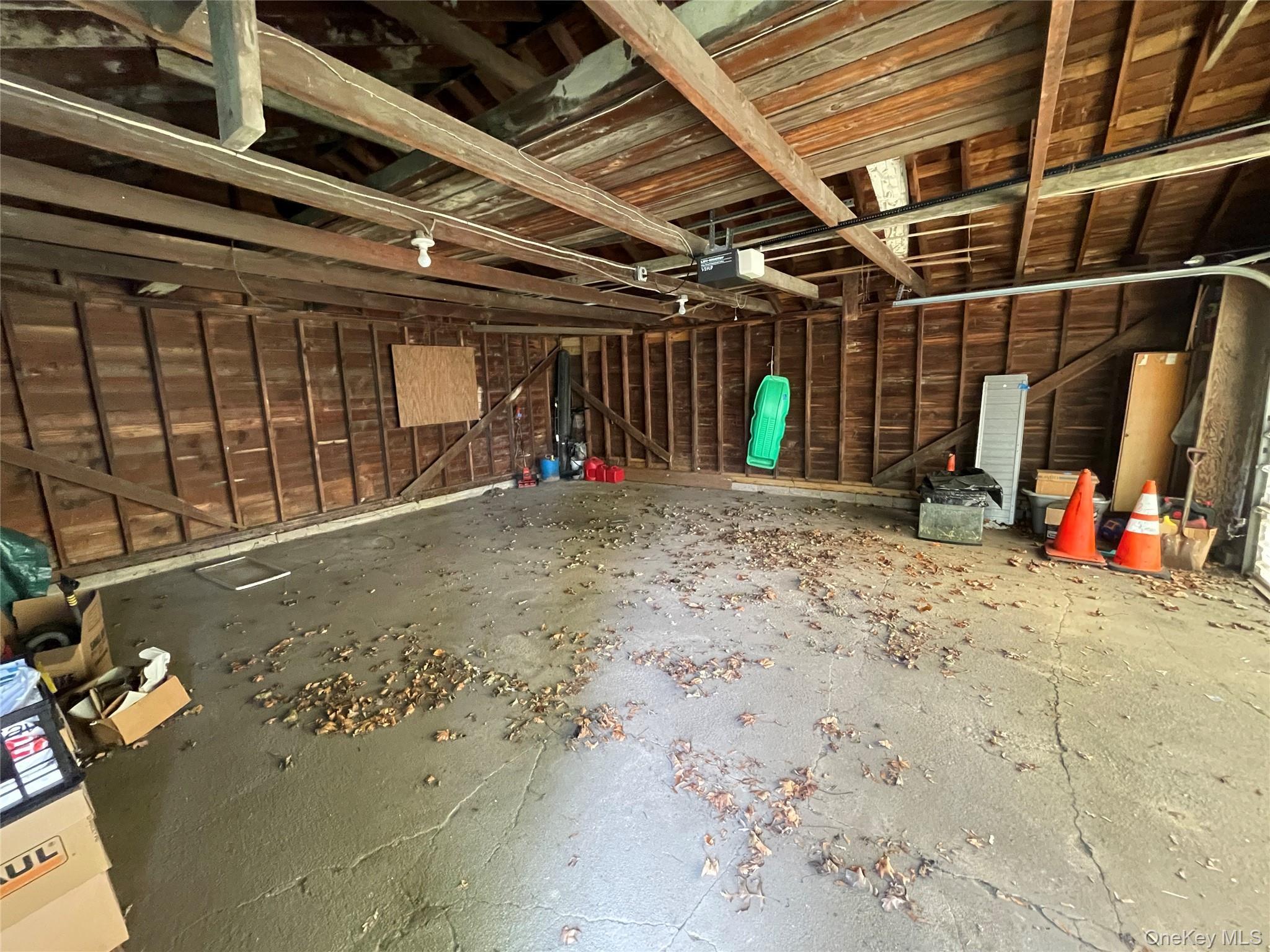 Single Family Grand  Suffolk County, NY 11757, MLS-992179-32