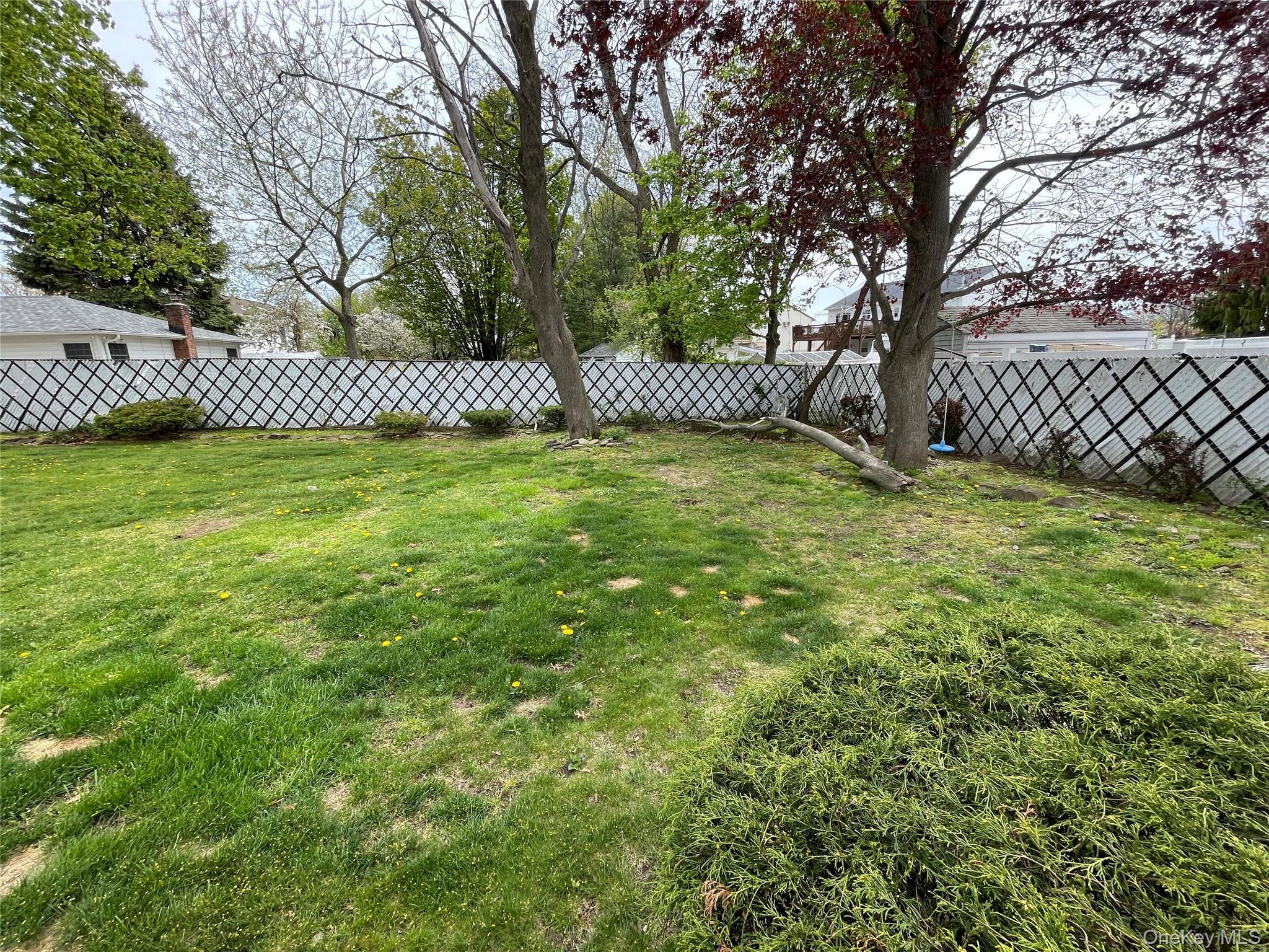 Single Family Grand  Suffolk County, NY 11757, MLS-992179-33