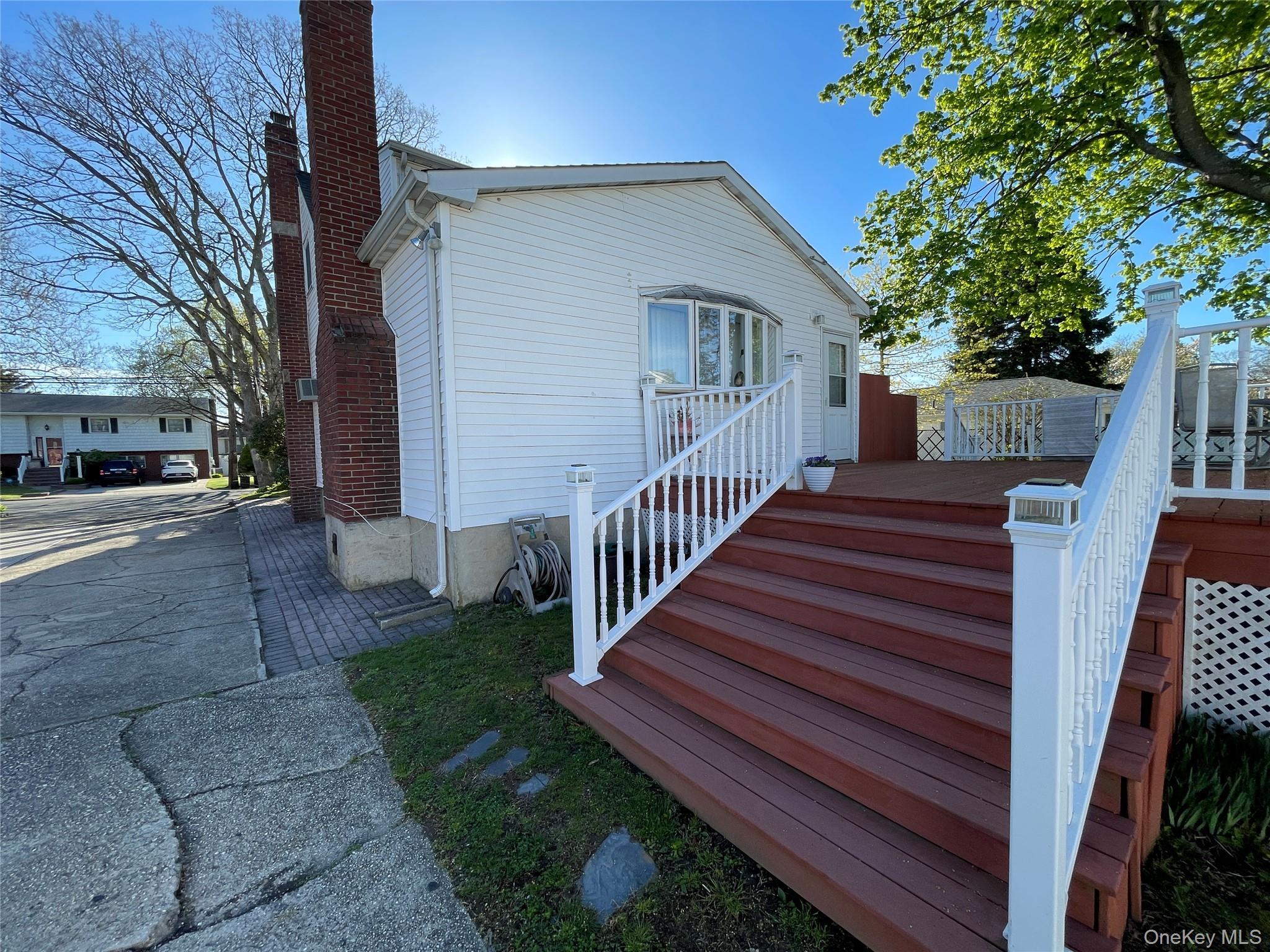 Single Family Grand  Suffolk County, NY 11757, MLS-992179-35