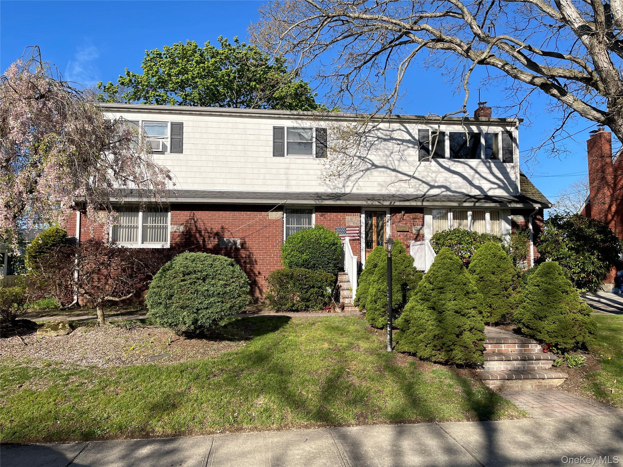 Single Family Grand  Suffolk County, NY 11757, MLS-992179-37