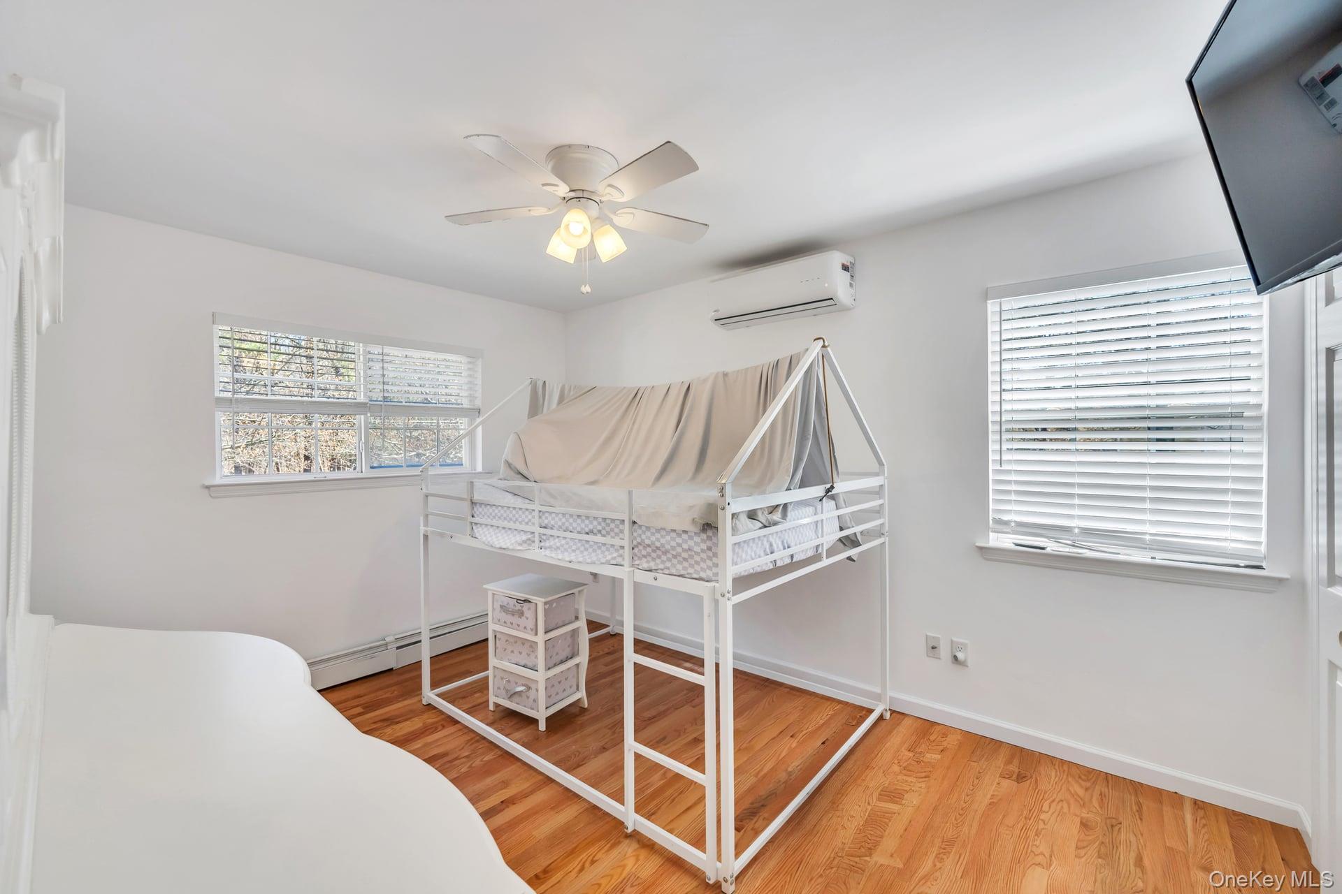 Single Family Oak  Suffolk County, NY 11901, MLS-992190-25