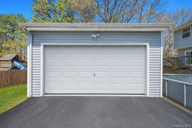 Single Family Oak  Suffolk County, NY 11901, MLS-992190-37