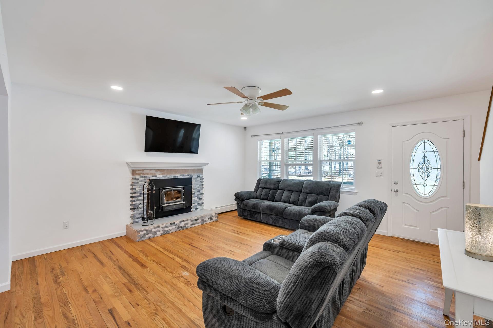 Single Family Oak  Suffolk County, NY 11901, MLS-992190-7