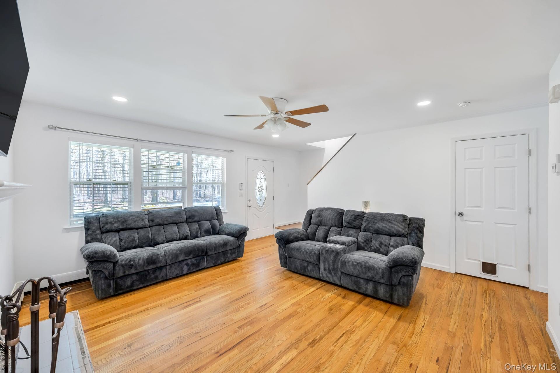 Single Family Oak  Suffolk County, NY 11901, MLS-992190-8