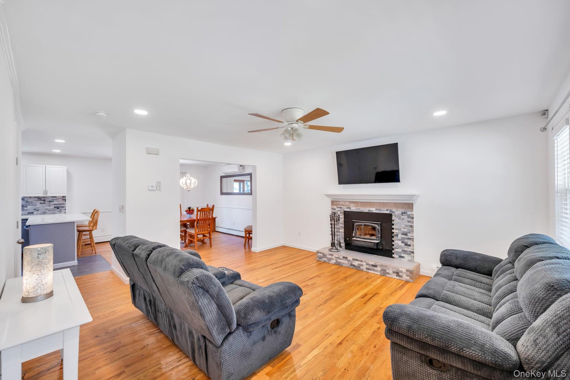 Single Family Oak  Suffolk County, NY 11901, MLS-992190-9