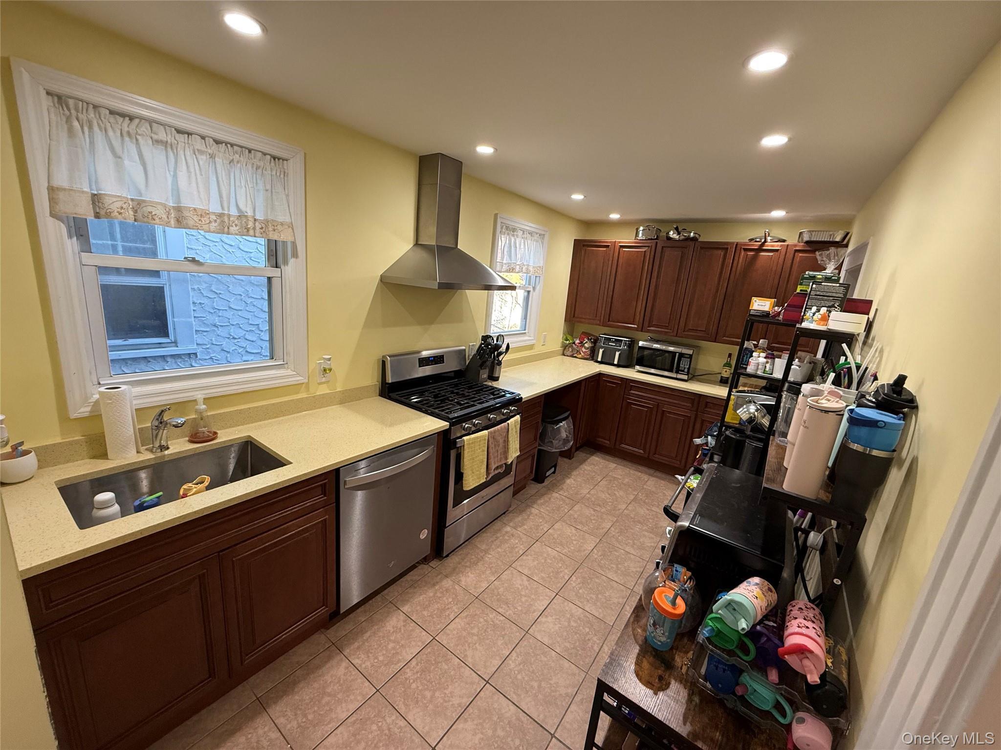Single Family 79th Queens, NY 11385, MLS-992221-8