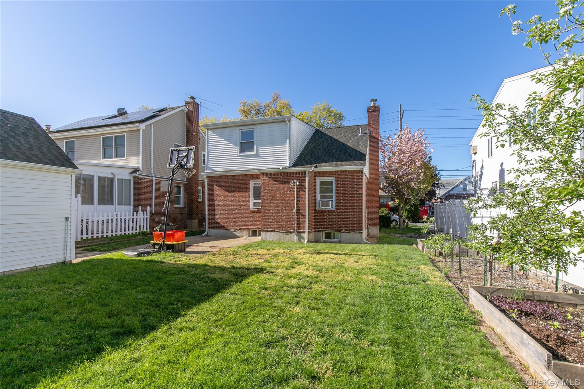 Single Family Theodora  Nassau County, NY 11010, MLS-992283-27