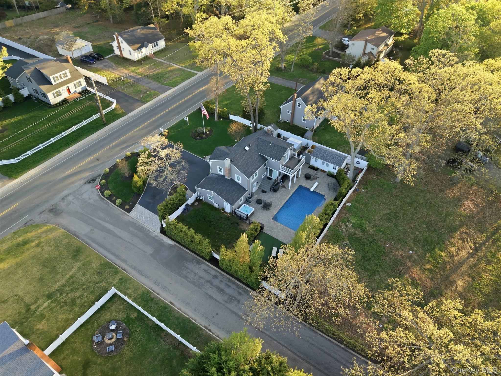 Single Family Woodlawn  Suffolk County, NY 11780, MLS-992300-34