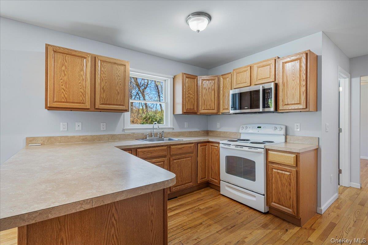 Single Family Sherman Avenue Suffolk County, NY 11946, MLS-992498-9